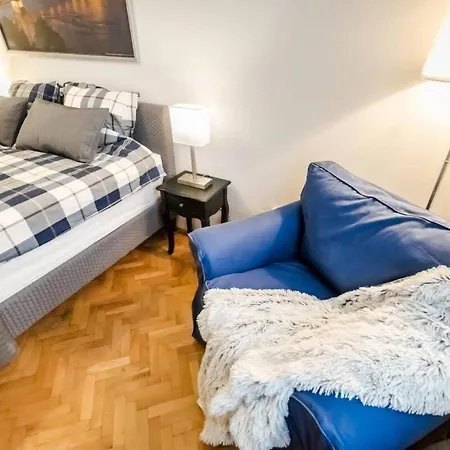 Akacfa Chic Retreat Downtown شقة بودابست
