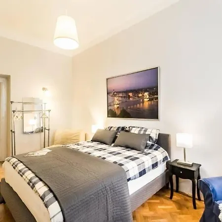 Akacfa Chic Retreat Downtown شقة