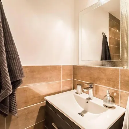 Akacfa Chic Retreat Downtown شقة بودابست
