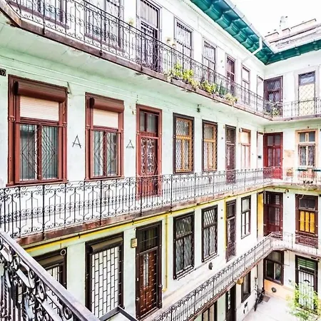 Akacfa Chic Retreat Downtown Budapest