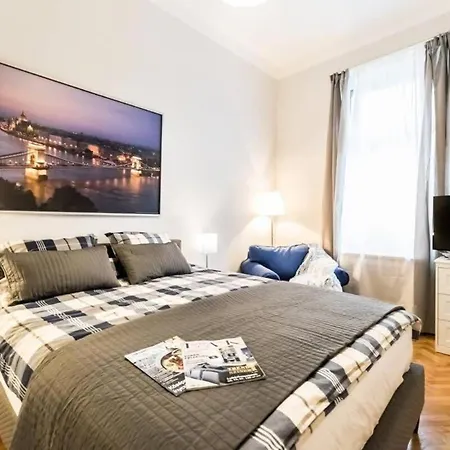 Apartment Akacfa Chic Retreat Downtown
